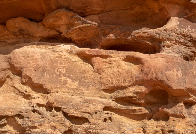 Honeycomb-weathered (tafoni) sandstone surface with deep three-dimensional relief